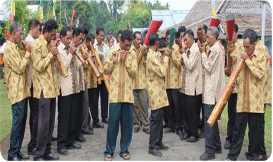 ALAT MUSIK BAMBU MANURU