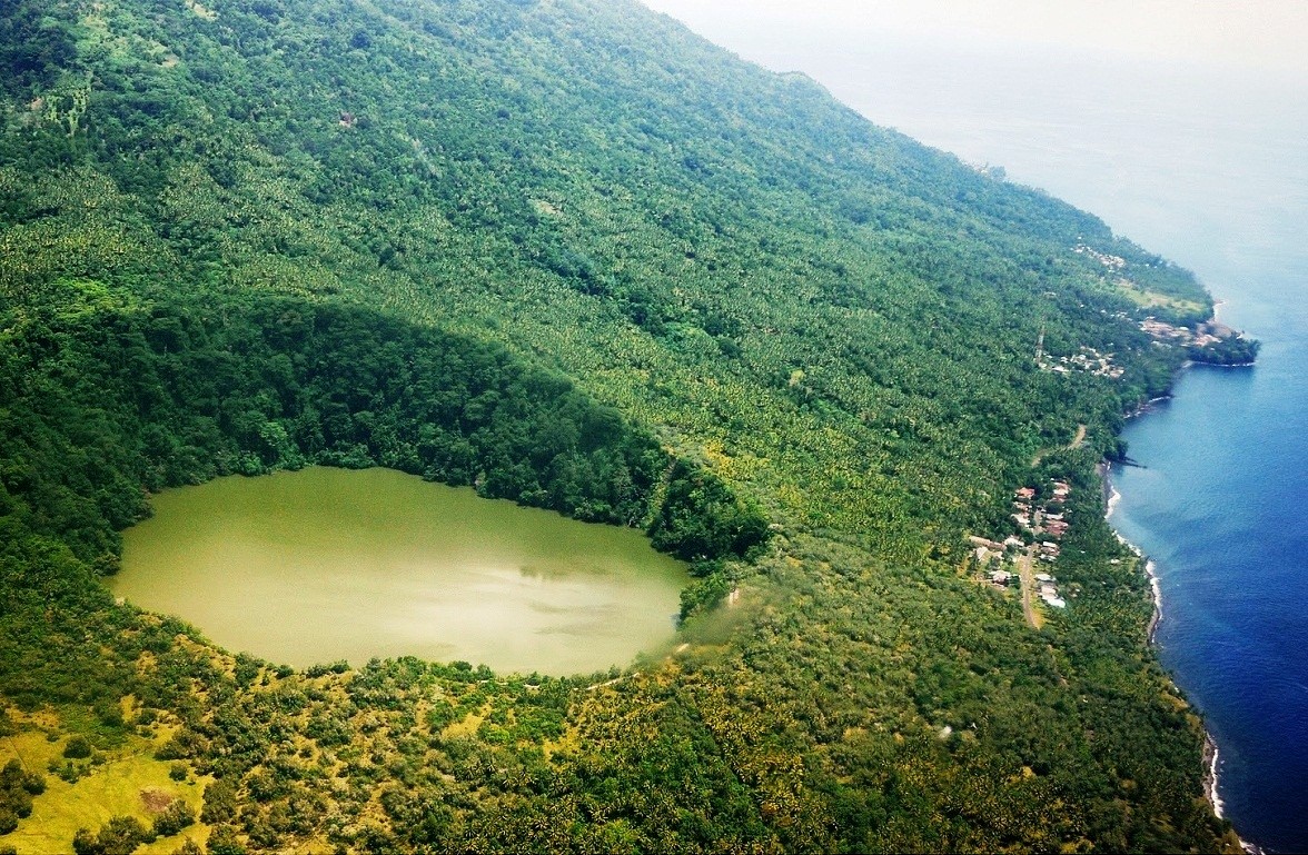 Keindahan Danau Laguna: Air Jernih dan Pemandangan Alam yang Menakjubkan